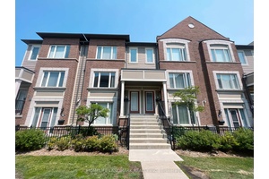 Bright And Sunny Townhouse In High Demand Area of Aurora !