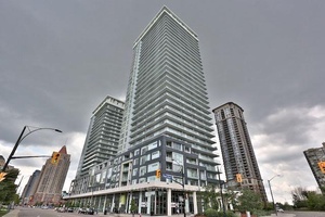 Live in the Heart of Mississauga Citiy Centre !