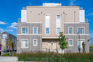 Stunning only 1 YEAR OLD M2 TOWNS TOWNHOUSE meticulously MAINTAINED BY OWNER.