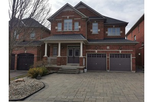 Master Bedroom with En Suite Washroom In A Bright And Spacious 4 Bedroom House Available.