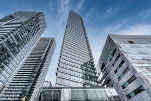 Rare 3 Bed Den 1264 SqFt Corner Suite in the Heart of Downtown !