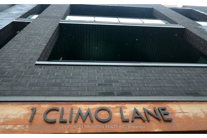 Modern amp ; Spacious 1 Den Condo by Aspen Ridge Homes Prime Markham Location.