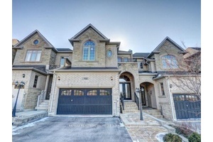 Stunning Freehold Townhouse In Prestigious Joshua Creek Back Onto Green Space.