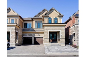 Modern 4 bedroom Semi Detached Home in the Prestigious Richlands Community of Richmond Hill.
