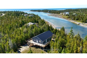 Welcome to the Bruce Peninsula where your cares slip away as you relax by the water, or while enjoying an evening of stargazing around the campfire.