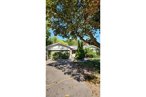 Opportunity Knocks CASA BURBANK is calling you A Gorgeous LOT With one of the largest tableland in the heart of Bayview Village Neighbourhood Very Practical Layout One Of The coolest ...