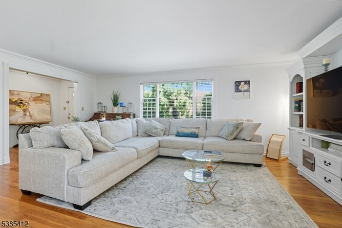Spacious & Bright Living Room