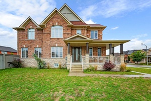 This exquisite detached home boasts an impressive 3, 000 square feet of living space, featuring four bedrooms and five bathrooms.
