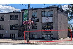 Maximize your business' exposure at this unbeatable location !