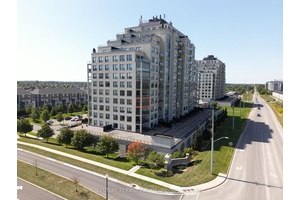 Luxurious amp ; Spacious Corner Unit with Stunning Views Step into this bright and expansive condo featuring hardwood floors throughout and an open concept layout surrounded by floor to ceiling ...