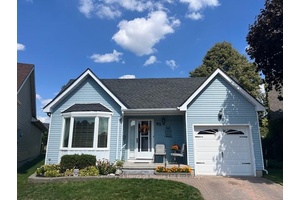 STUNNING AND STYLISH ! Move right in and start living your best life !