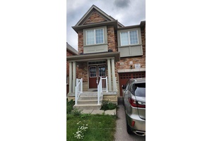 Absolute stunning end unit Freehold Townhouse with 4 bedrooms and 3 baths, 9 feet ceiling on the main floor.
