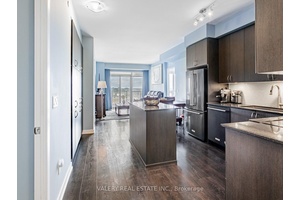 Welcome home to this rarely available floorplan in the most desirable neighborhood in Mississauga.