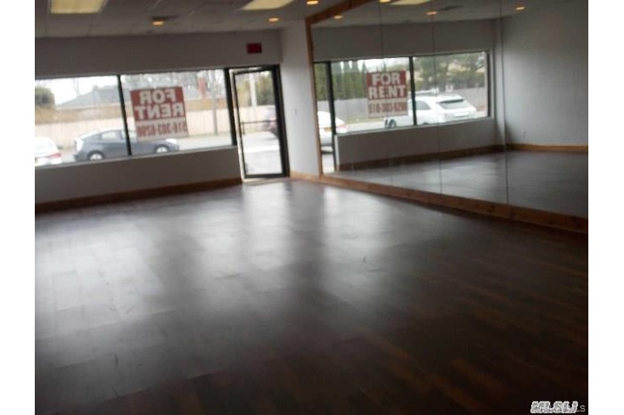 Unfurnished room featuring baseboards