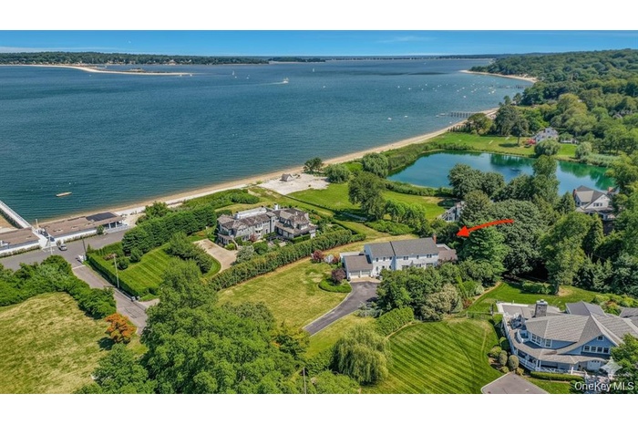 Welcome to 34 Bay Crest, Huntington Bay