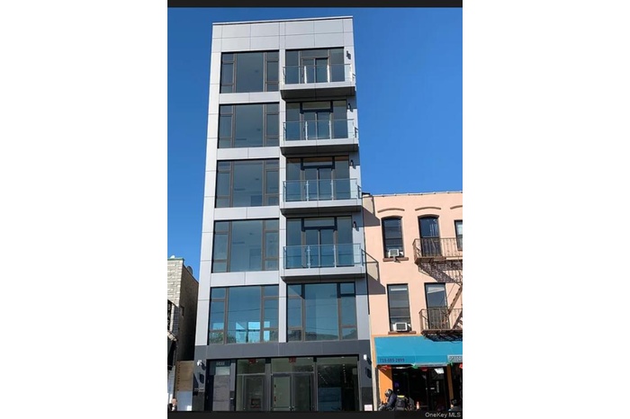 View of apartment building / complex