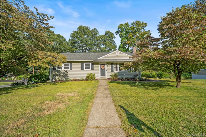View of front of house featuring a front lawn
