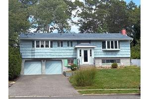 A great opportunity near expressway and parkways.