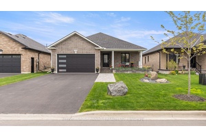 Immaculate move in ready bungalow in Lindsay's premier North Ward !