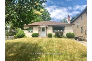 Prime Willowdale Location !
