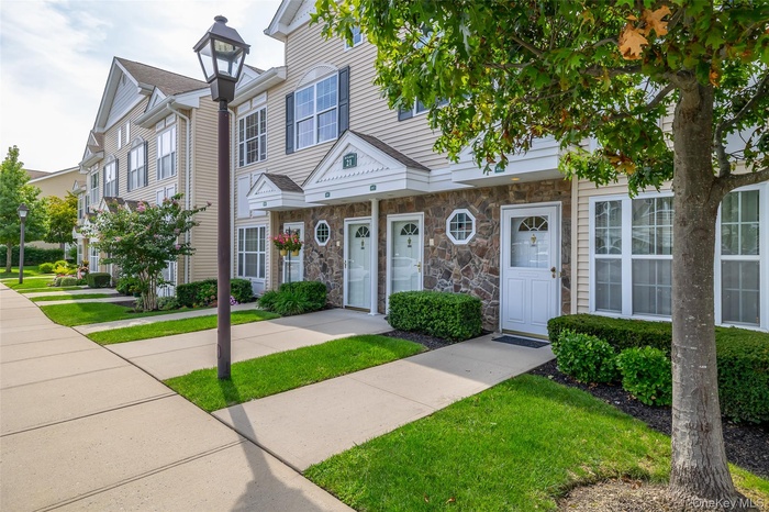 Welcome to 482 Spring Drive! A lower unit with a finished basement!