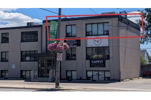 Maximize your business' exposure at this unbeatable location !