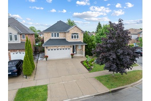 STYLISH FAMILY RETREAT IN A PRIME STONEY CREEK MOUNTAIN LOCATIONDiscover the perfect blend of comfort, space, and convenience in this beautifully maintained 2 storey brick home nestled on a prominent ...