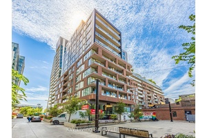 Welcome to this absolutely captivating, sun filled unit nestled in the heart of Toronto's vibrant Queen and Broadview neighborhood, one of the city's most sought after areas.