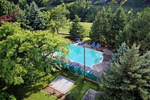 Penthouse 1, 436 Sq Ft Split 2 Bedroom Corner Suite Layout With Unobstructed Views !