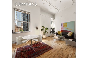 LOFTY DREAMS Rare Top Floor, Bright, Bi Level Beauty w 20 Ceilings amp ; Artful Vibe PRIZED PERCH In Coveted Historical Building At the very top of the former General ...