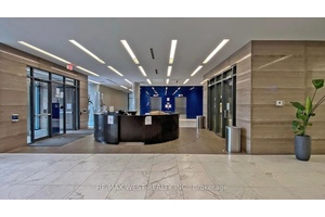 Experience the Best of Queen West LivingWelcome to this rarely offered luxurious corner suite at Edge on Triangle Park, where modern finishes meet breathtaking views in one of Torontos most ...