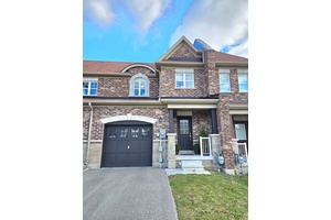 BEAUTIFUL 3 BED 3 BATH TOWNHOME ON A DEEP LOT !