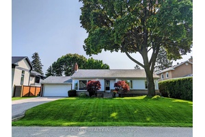 Discover your dream home in a tranquil, family oriented community of Mississauga !