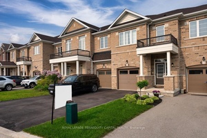 Modern Freehold Townhouse in a Prime Family Friendly Neighbourhood !