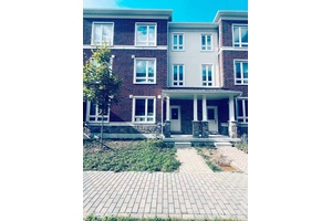 Stunning 3 Bed Townhouse in the Highly Sought After Wismer Community.