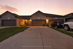 Don't miss this beautifully maintained ranch style townhome !