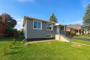 Newtonbrook West... Exterior of this house was freshly painted.