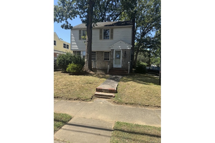 View of front of home with a front lawn
