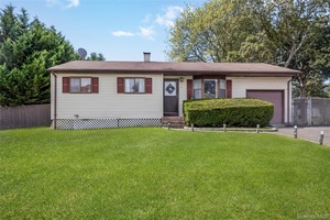 Welcome to this charming wideline ranch nestled on a private cul de sac !