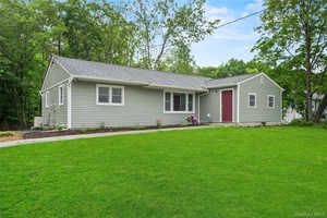 Welcome to this beautifully updated, bright, open and spacious 4 bedroom, 2 bathroom Ranch style home the beautiful Hudson Valley, NY at Colden Park in the town of Newburgh within ...