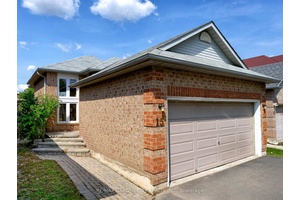 Great opportunity in West Brampton in a Quiet Court Location !