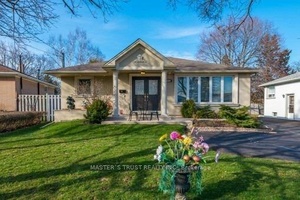 A Large Semi Basement Apartment with separate entrance and one parking lot in Detached Bungalow Elgin Mills Bayview, Richmond Hill This spacious apartment features 2 Bedrooms, 1 combined living dining ...