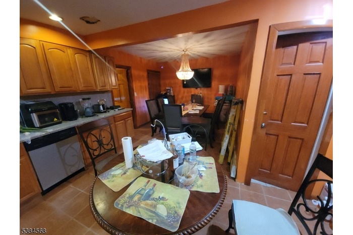 Kitchen / Dining