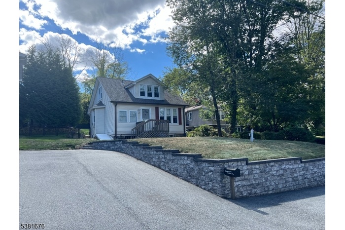 Front w/ View of Driveway