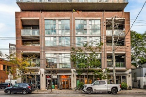 Stylish Corktown Loft Living !