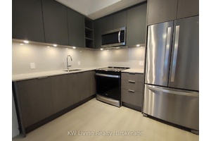 Captivating 2 Bed, 2 Bath Condo in the Heart of Yonge amp ; Eglinton !