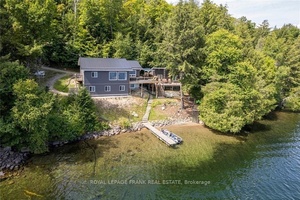 Live the life you've been dreaming of on Papineau Lake !