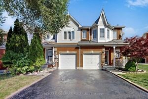 Beautiful end unit townhouse in sought after Williamsburg community.