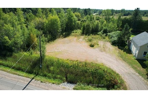 A rare find, close to Pembroke and quick access to Hwy 17.