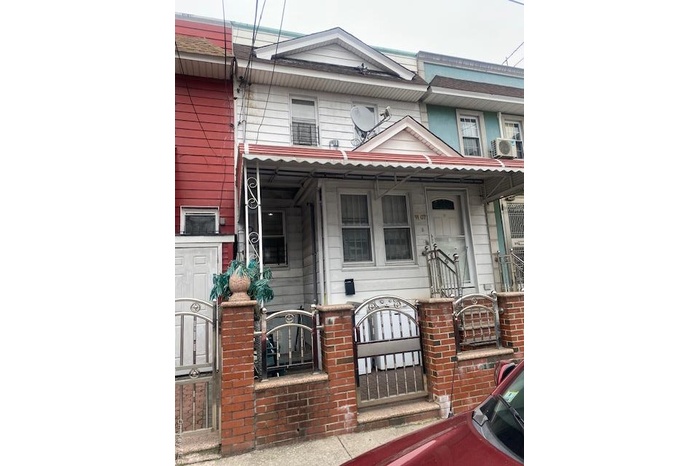 View of townhome / multi-family property